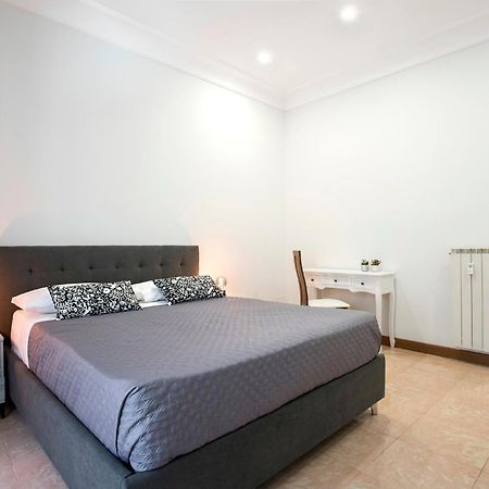 Appia Luxe - A Poche Fermate Del Centro Apartment Рим Екстериор снимка