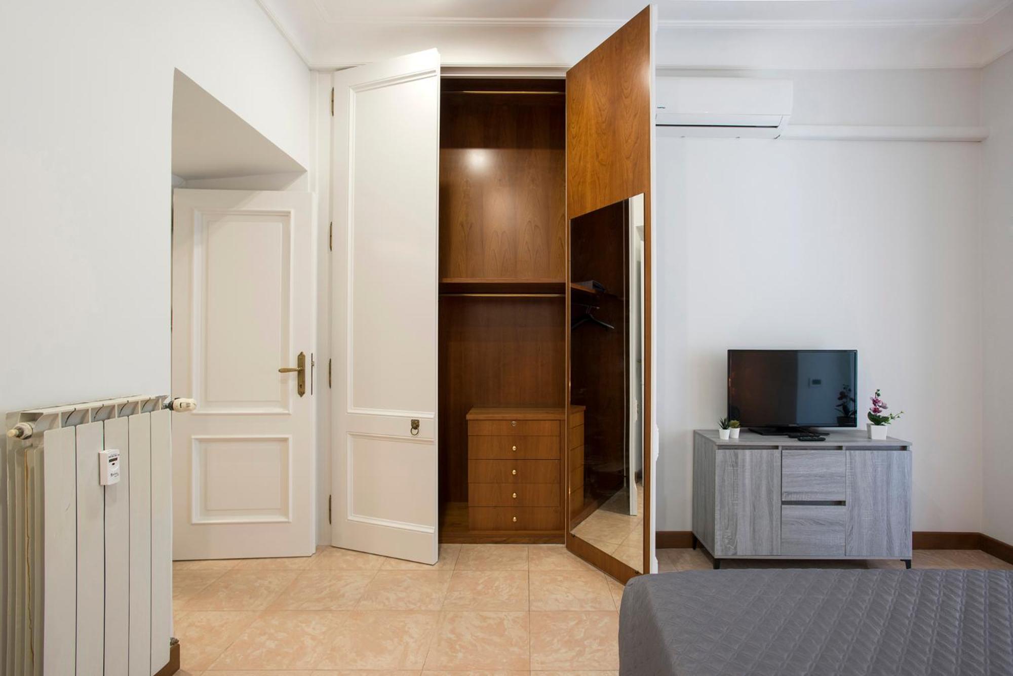 Appia Luxe - A Poche Fermate Del Centro Apartment Рим Екстериор снимка