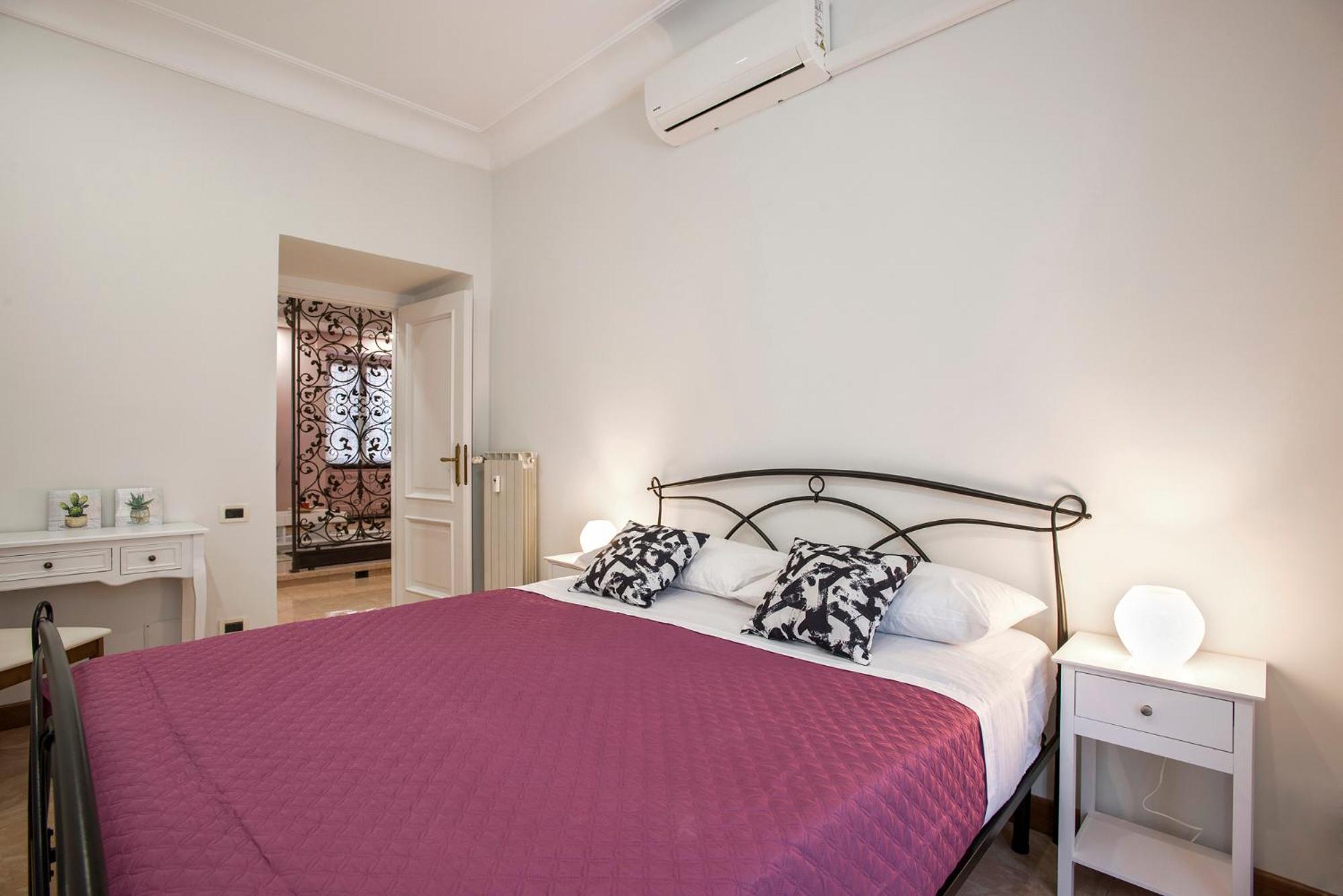 Appia Luxe - A Poche Fermate Del Centro Apartment Рим Екстериор снимка