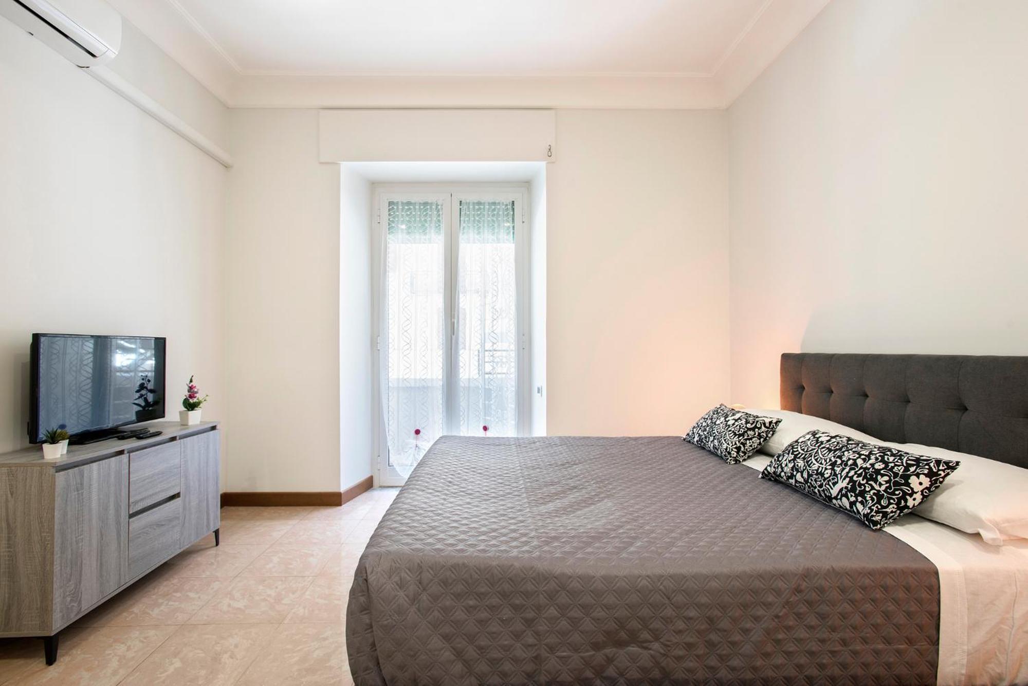 Appia Luxe - A Poche Fermate Del Centro Apartment Рим Екстериор снимка