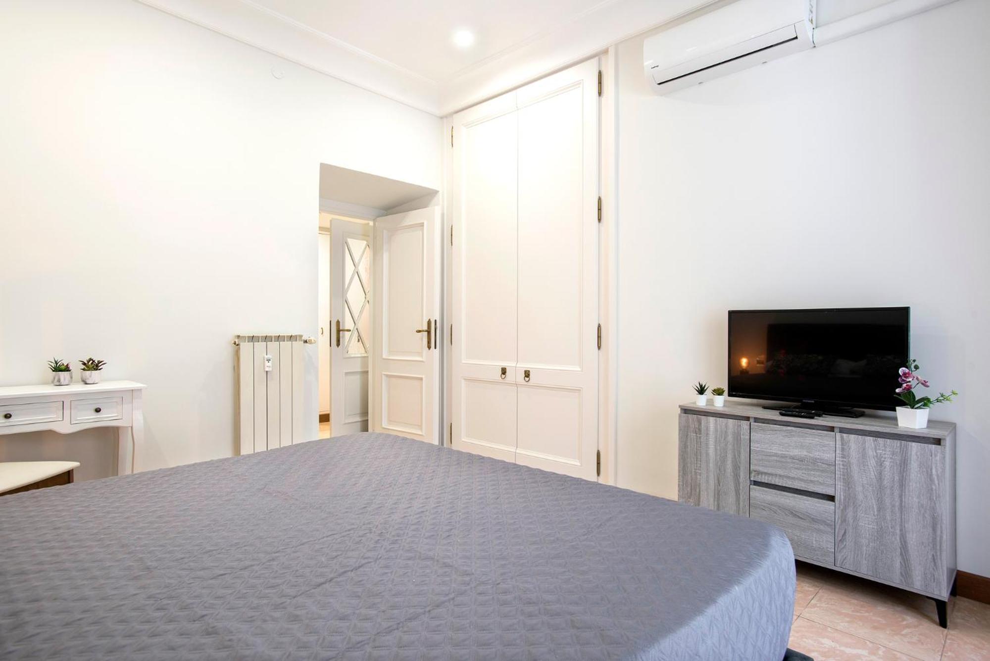 Appia Luxe - A Poche Fermate Del Centro Apartment Рим Екстериор снимка
