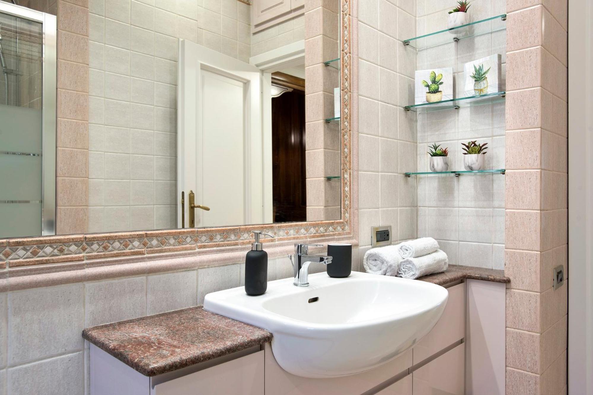 Appia Luxe - A Poche Fermate Del Centro Apartment Рим Екстериор снимка