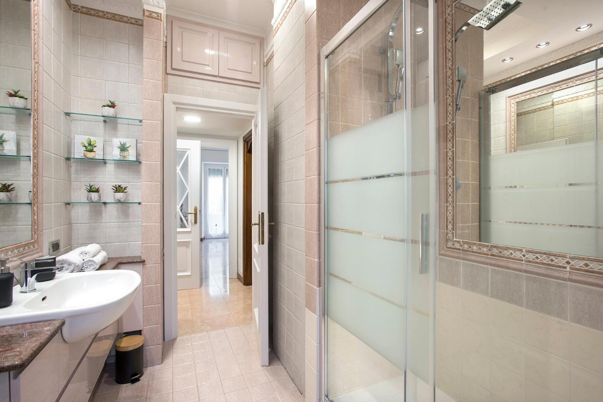 Appia Luxe - A Poche Fermate Del Centro Apartment Рим Екстериор снимка